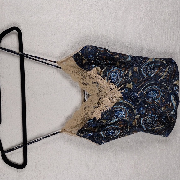 Victoria's Secret Blue Paisley Pattern Tan Lace Trim Adjustable Strap Cami Top - Picture 12 of 12